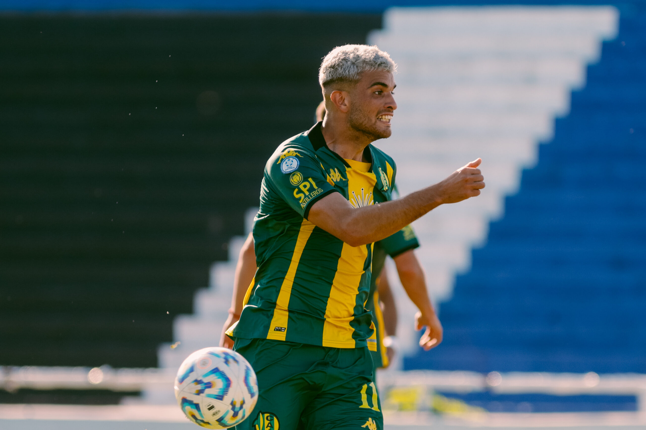 Elías Torres festeja su gol sobre el cierre del primer tiempo. Foto gentileza Club Aldosivi Oficial.